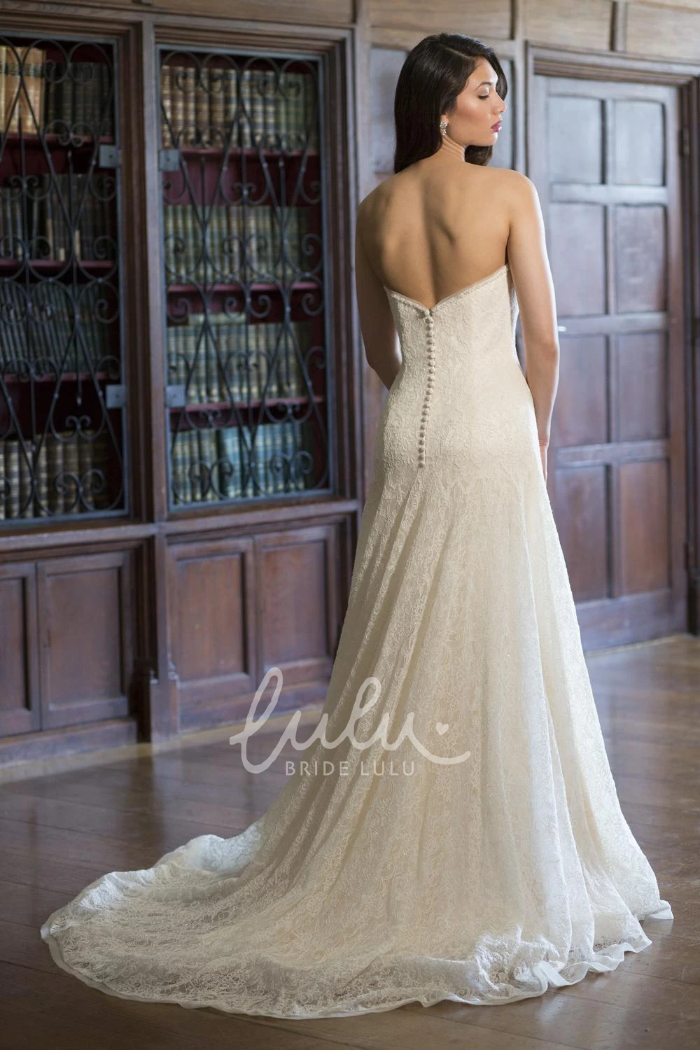 Sweetheart Lace V-Back Wedding Dress Floor-Length Elegant Bridal Gown
