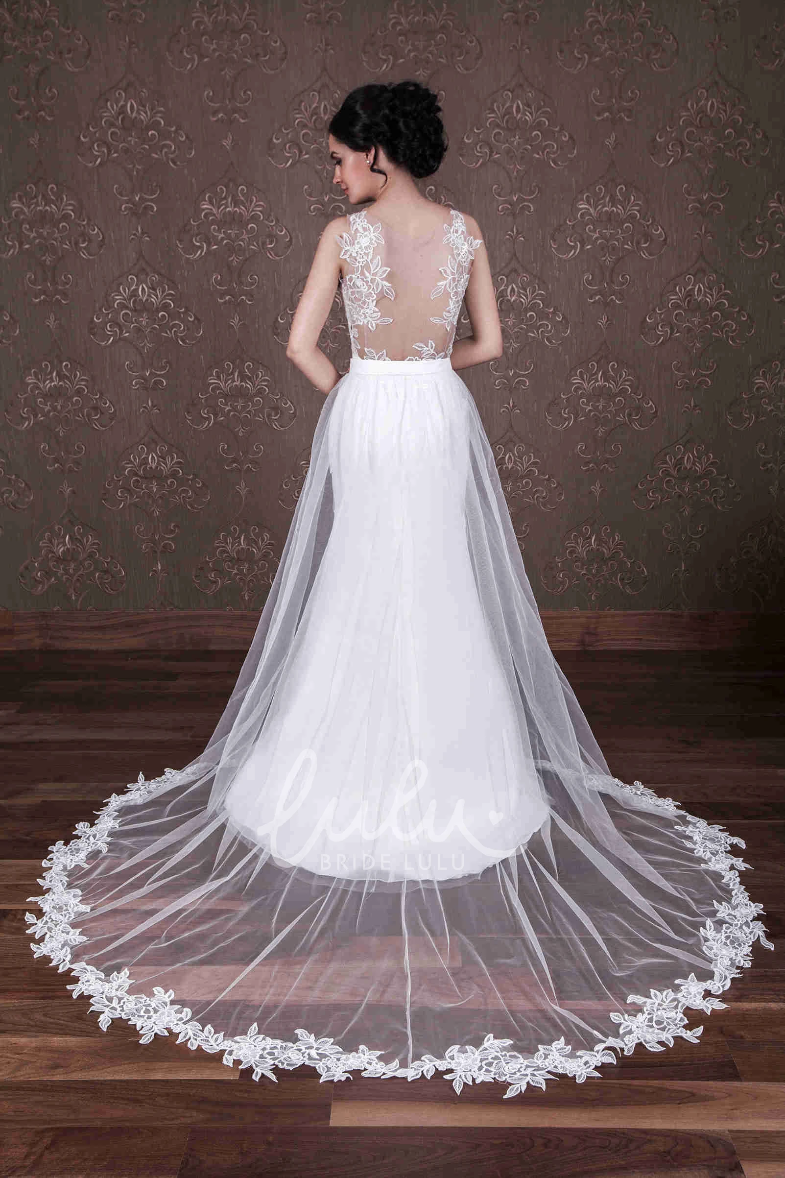 Sleeveless Satin Wedding Dress with Applique and Scoop Neck