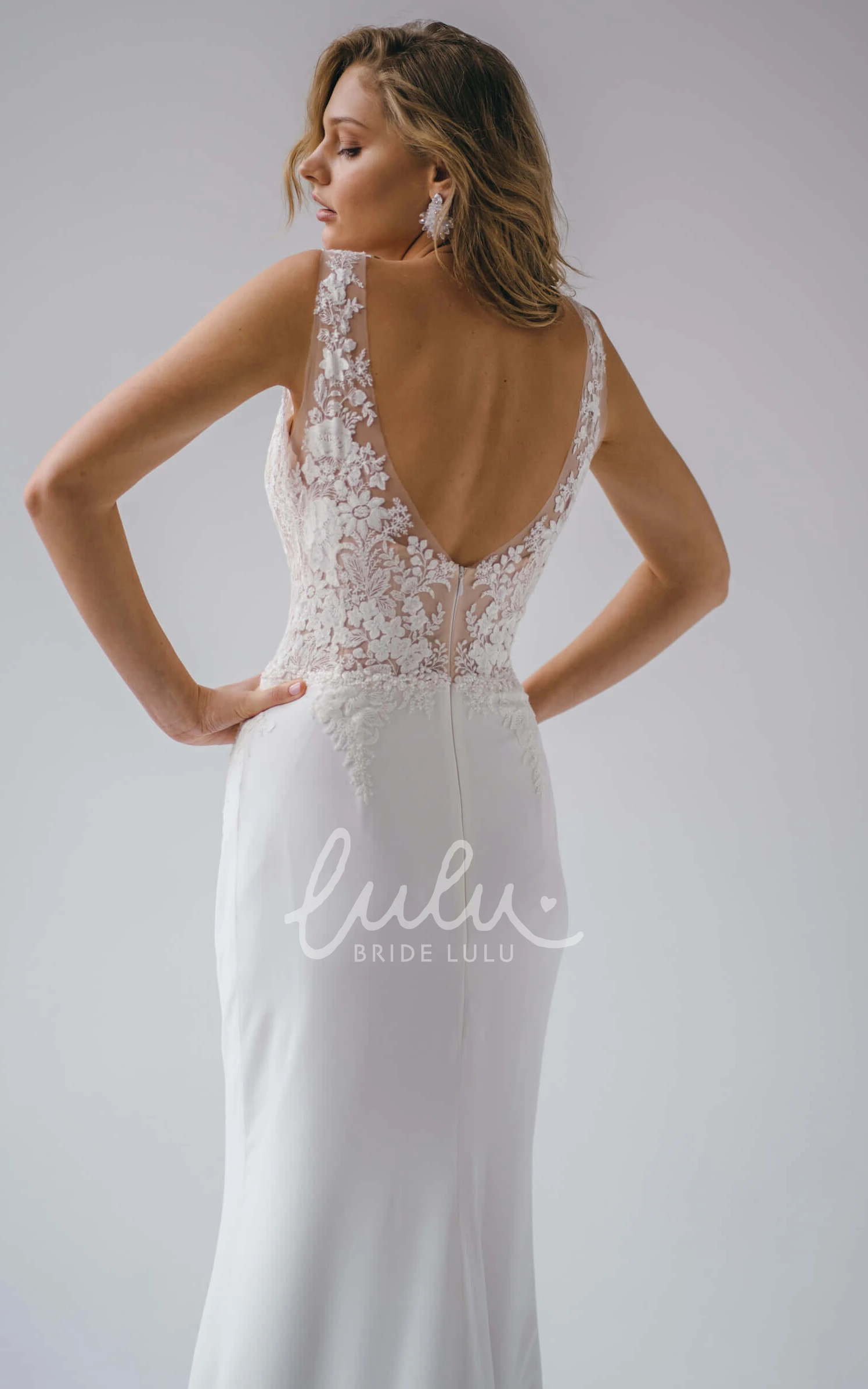 Casual Mermaid Chiffon V-neck Wedding Dress with Appliques Sleeveless