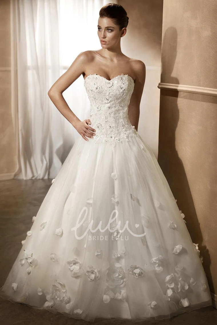 Sweetheart Tulle Wedding Dress with Appliques and Flower Ball Gown Style