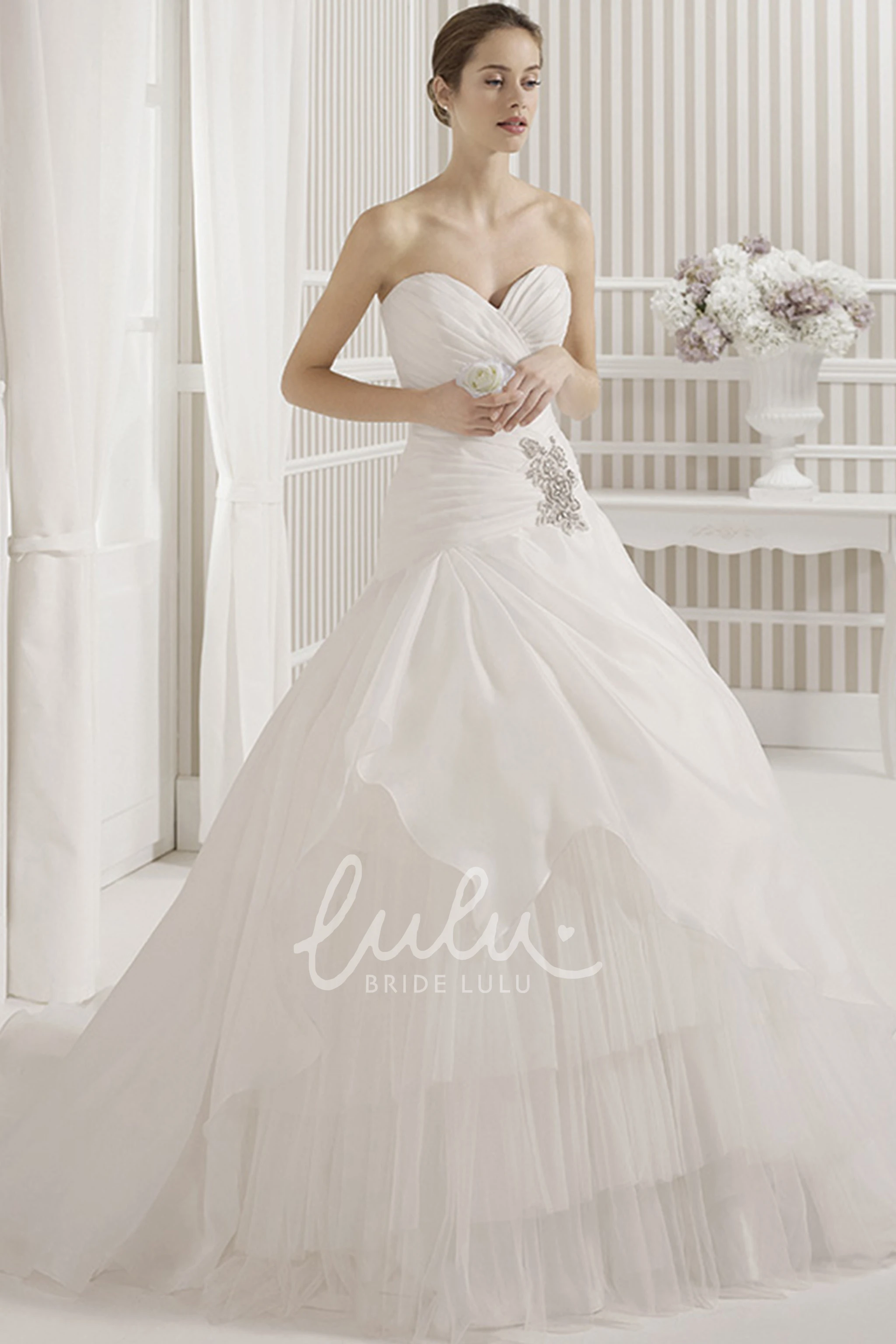Long Tiered Tulle Ball Gown Wedding Dress with Sweetheart Neckline Classic Bridal Gown