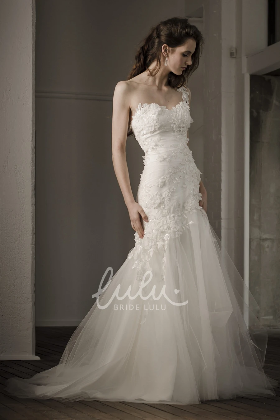 Trumpet One-Shoulder Appliqued Tulle Wedding Dress with Court Train Sleeveless Backless Style