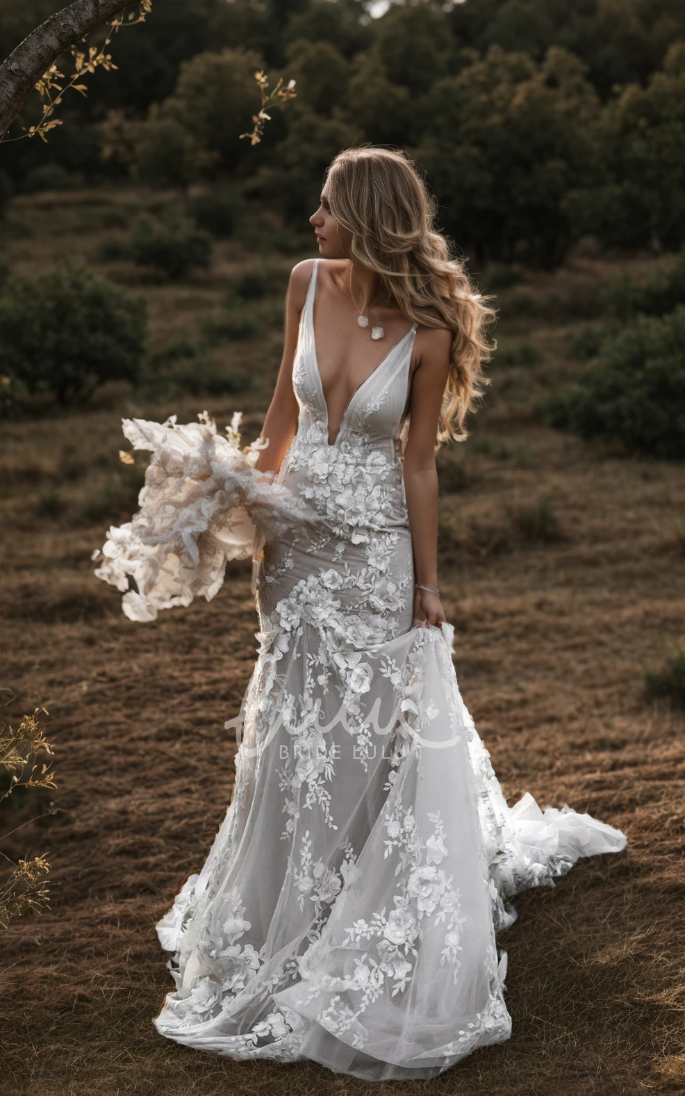 Sexy Mermaid V-Neck Sleeveless Backless Illusion Straps Adorable Lace Appliques Chill Country Wedding Dress with Train