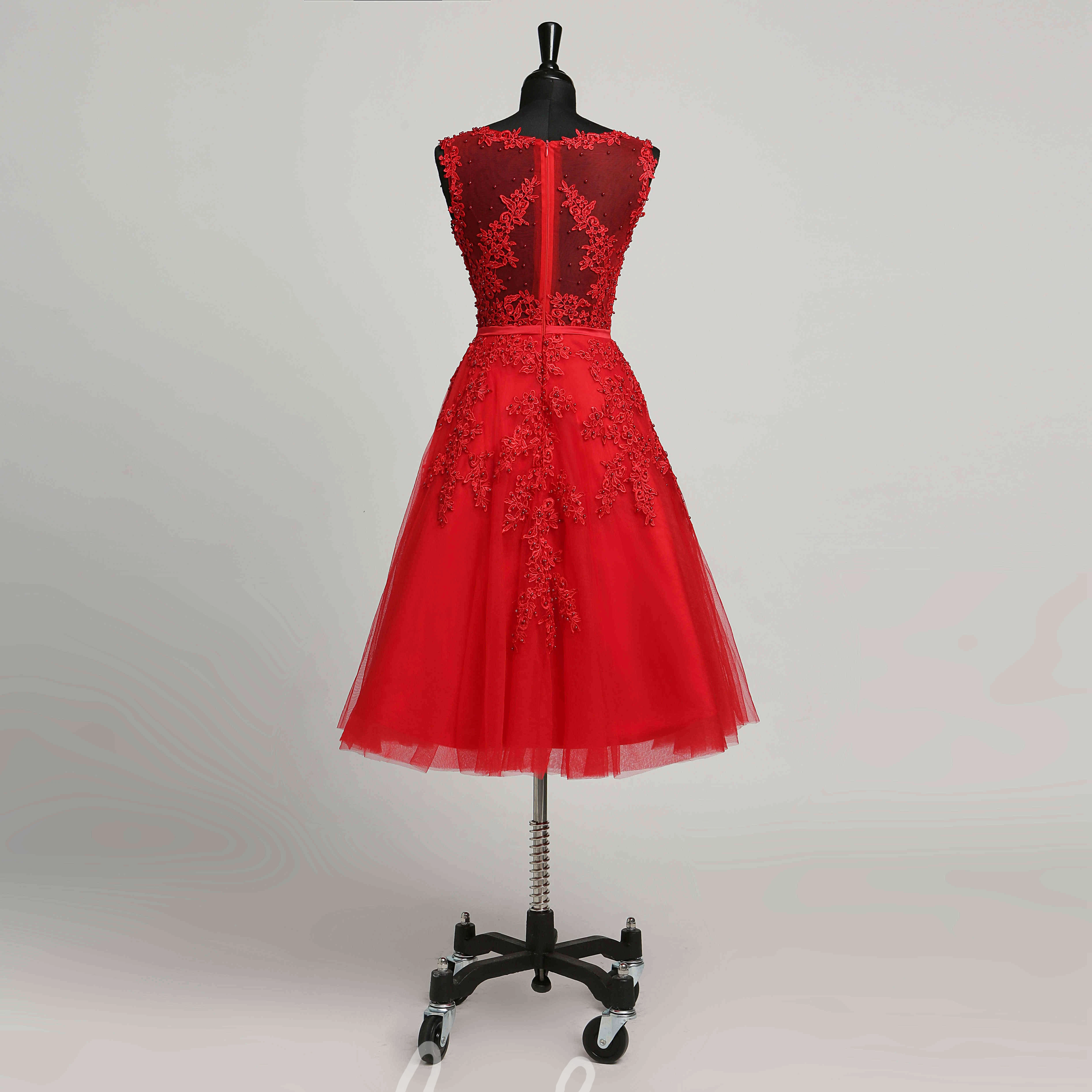 Modest Tulle A-Line Scoop Sleeveless Knee-Length Dress with Sequins for Prom