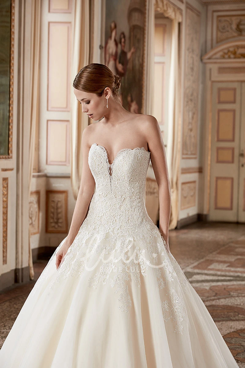 Sweetheart Appliqued Tulle&Lace Ball Gown Wedding Dress