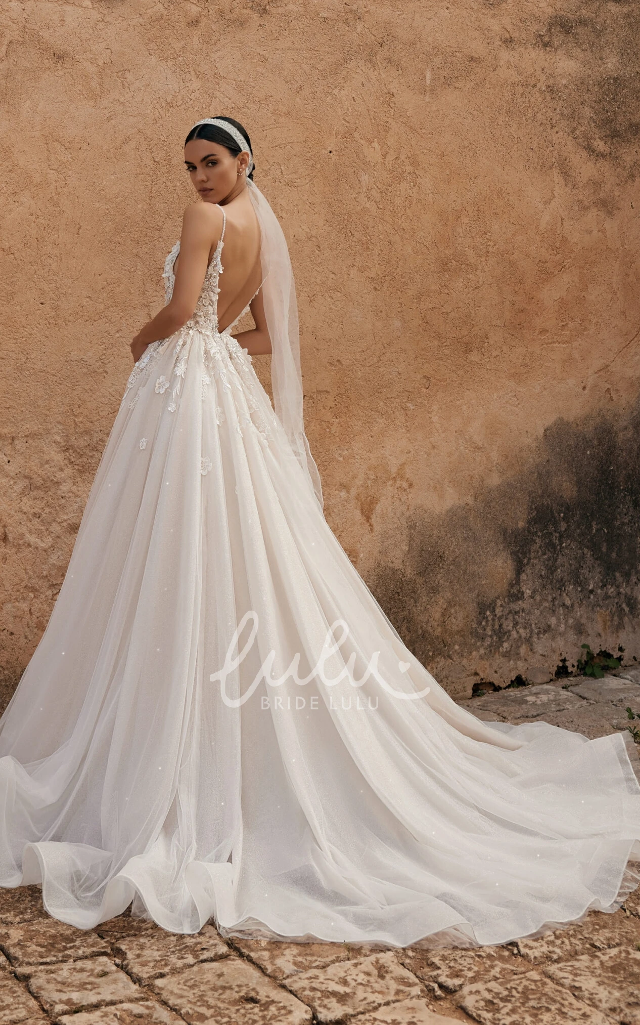 Sexy Spaghetti Lace Applique Sequin Style Strap Wedding Dress with Tulle Ruffle Court Train