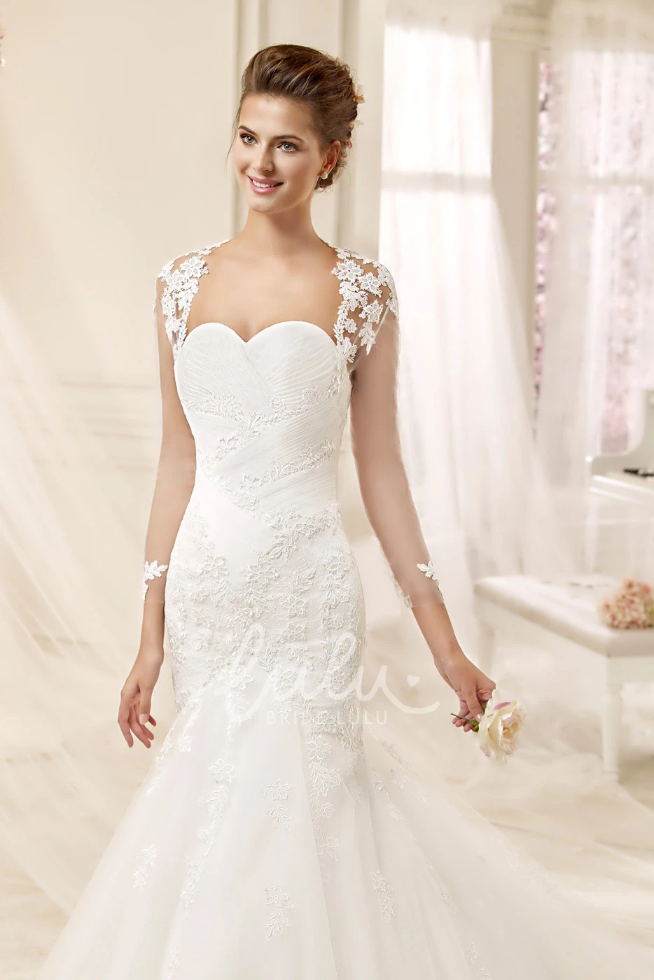 Sheath Mermaid Wedding Dress with Sweetheart Neckline and Appliques Flowy Wedding Dress 2025