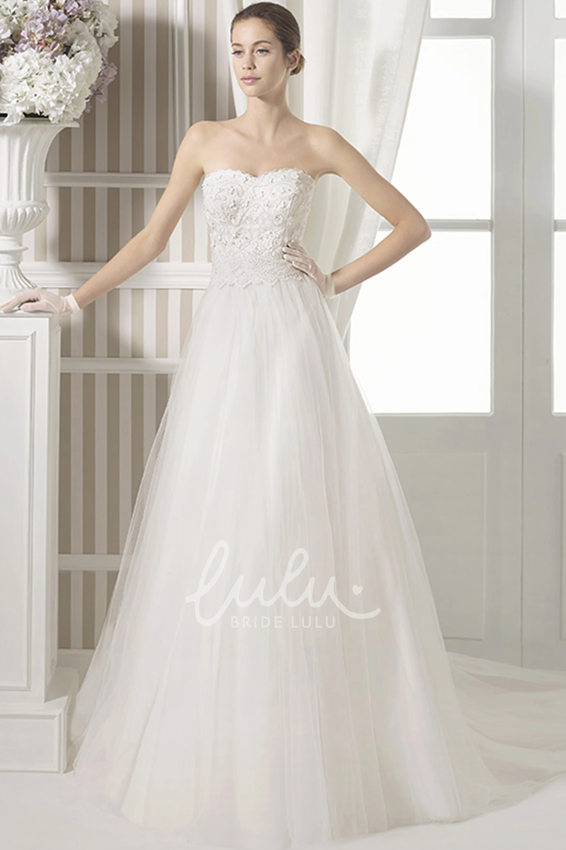 Strapless Appliqued Tulle&Satin A-Line Wedding Dress with Chapel Train Classic Bridal Gown