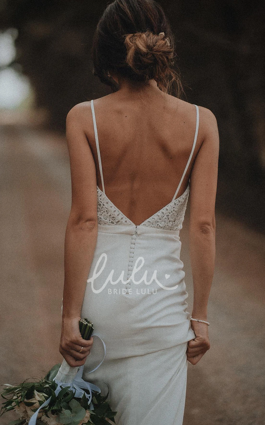 Simple Elegant Spaghetti Straps Sheath Sweetheart Wedding Dress Floral Modern Chiffon Sleeveless Gown with Open Back