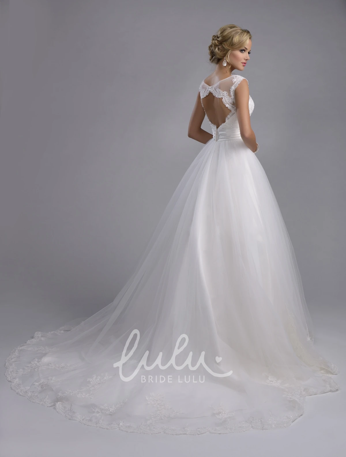 Cap Sleeve Tulle A-Line Wedding Dress with Keyhole Back Vintage Bridal Dress