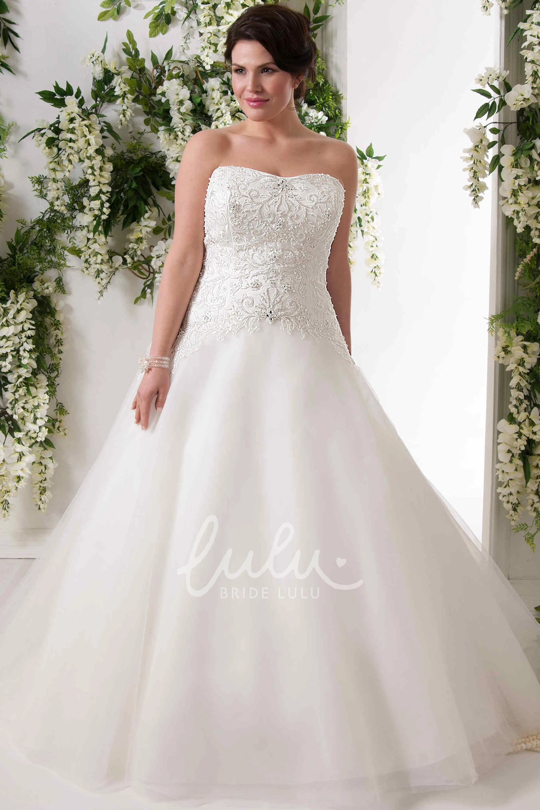 Plus Size Ball Gown Strapless Lace Wedding Dress with Beading Corset Classy Bridal Gown