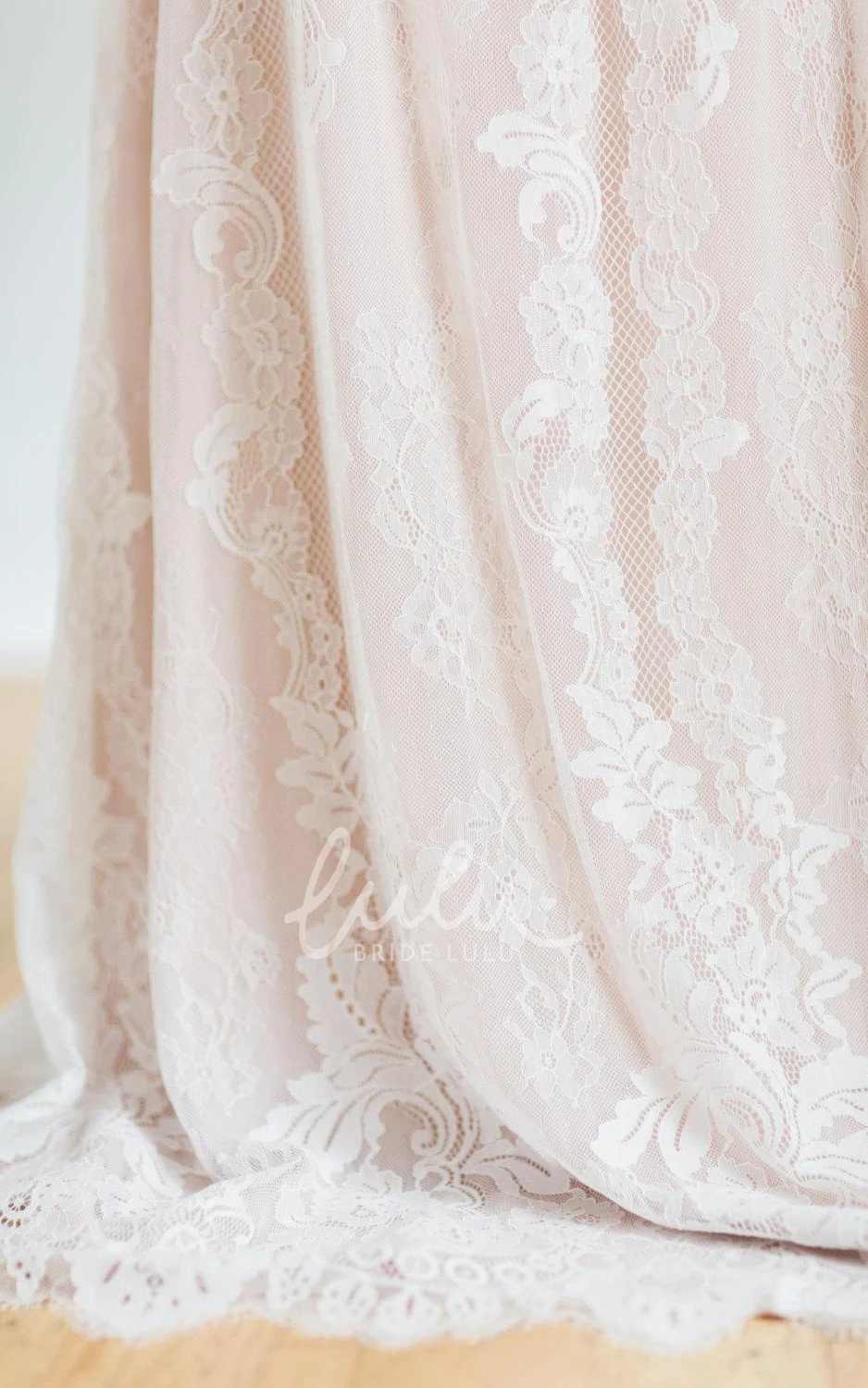 Elegant Floral Sheath Strapless Sweetheart Neckline Boho Lace Wedding Dress Modern Flowy Beach Zipper Back Sweep Train Bridal Gown with Appliques