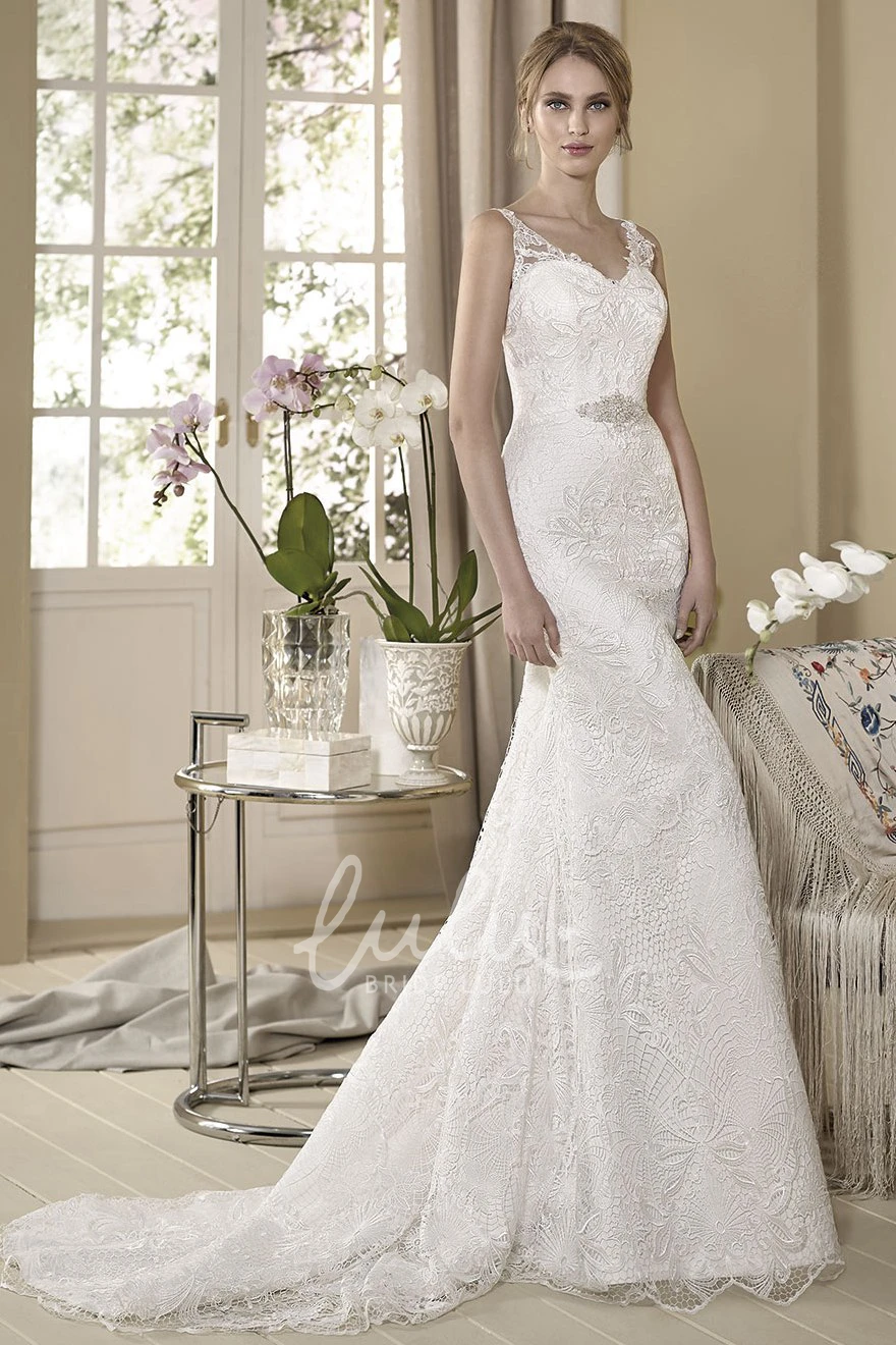 Sleeveless V-Neck Lace Wedding Dress with Appliques and Waist Jewelry
