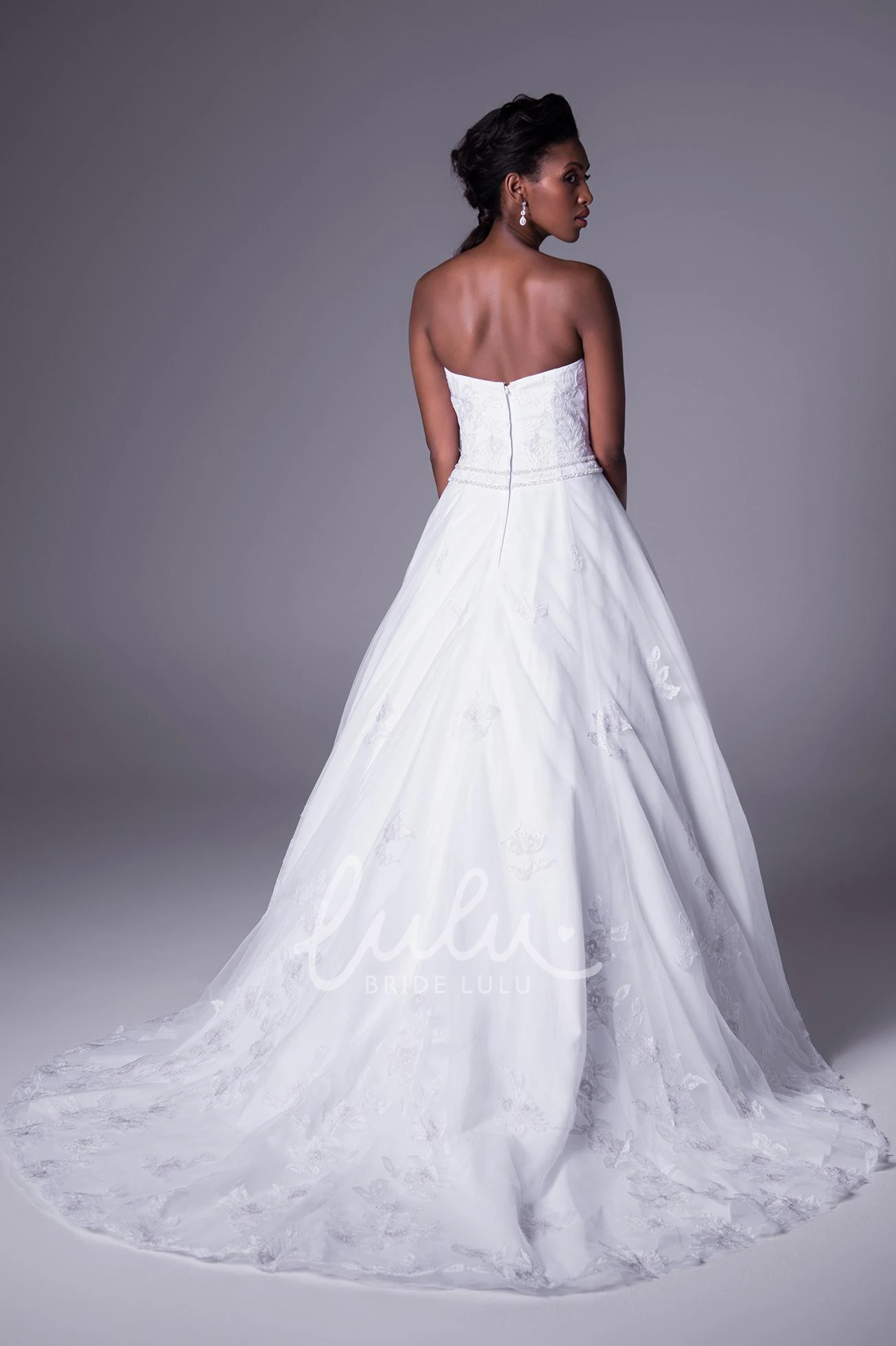 Sweetheart A-Line Wedding Dress with Appliques Sleeveless Beading Floor-Length