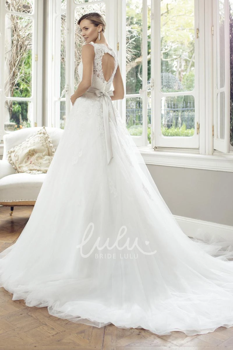Sleeveless V-Neck Appliqued Lace&Tulle Wedding Dress with Bow Romantic Bridal Gown