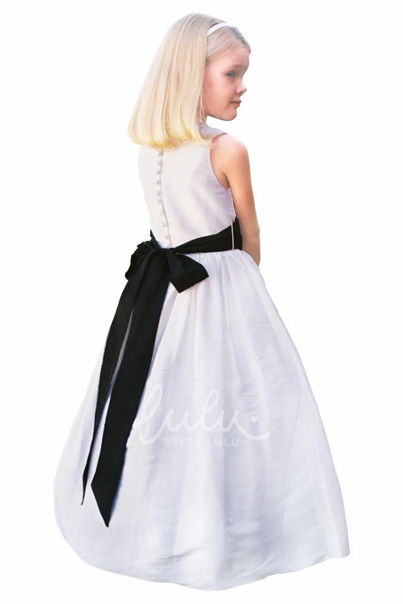 Flower Girl Dress with Scoop Neck and Sleeveless Design
