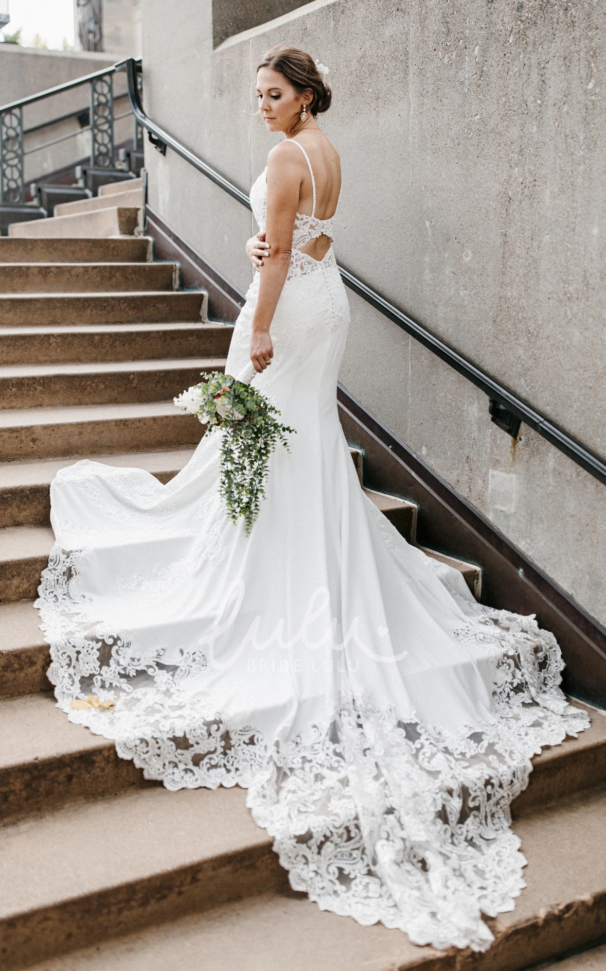 Sexy Mermaid Lace Romantic Applique Spaghetti Wedding Dresses with Court Train Beading