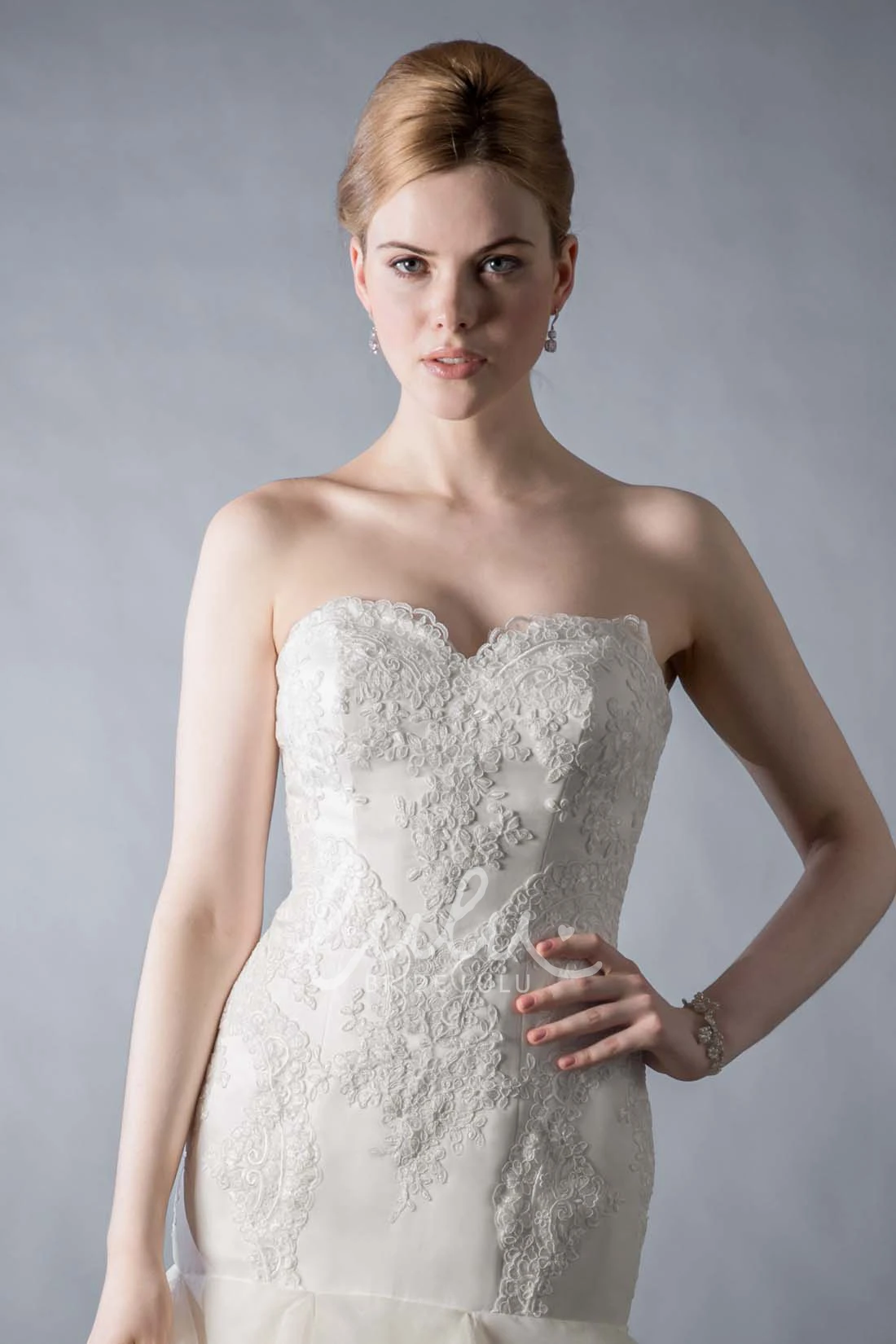 Sweetheart Mermaid Wedding Dress with Appliques and Sleeveless Design Stunning Bridal Gown