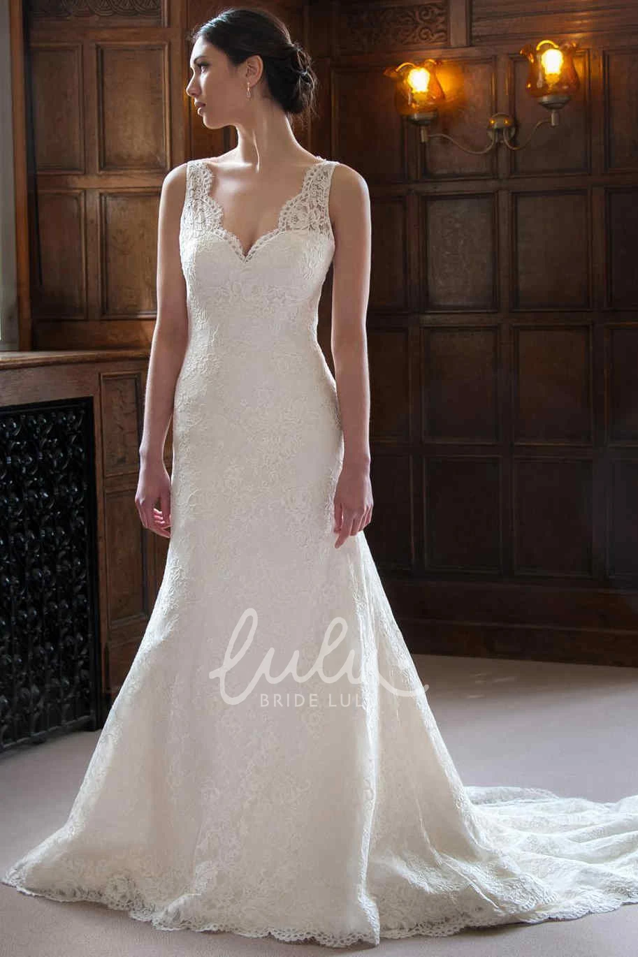 Lace V-Neck Sleeveless A-Line Wedding Dress Floor-Length Appliqued Bridal Gown
