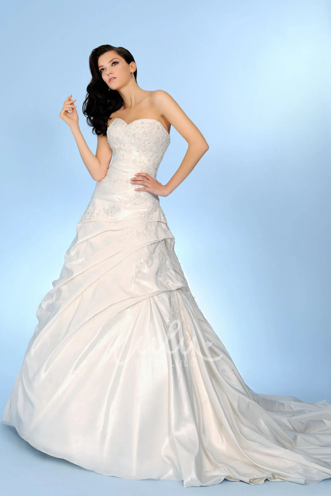 Beaded Sweetheart Taffeta Wedding Dress with Appliques A-Line Maxi Court Train