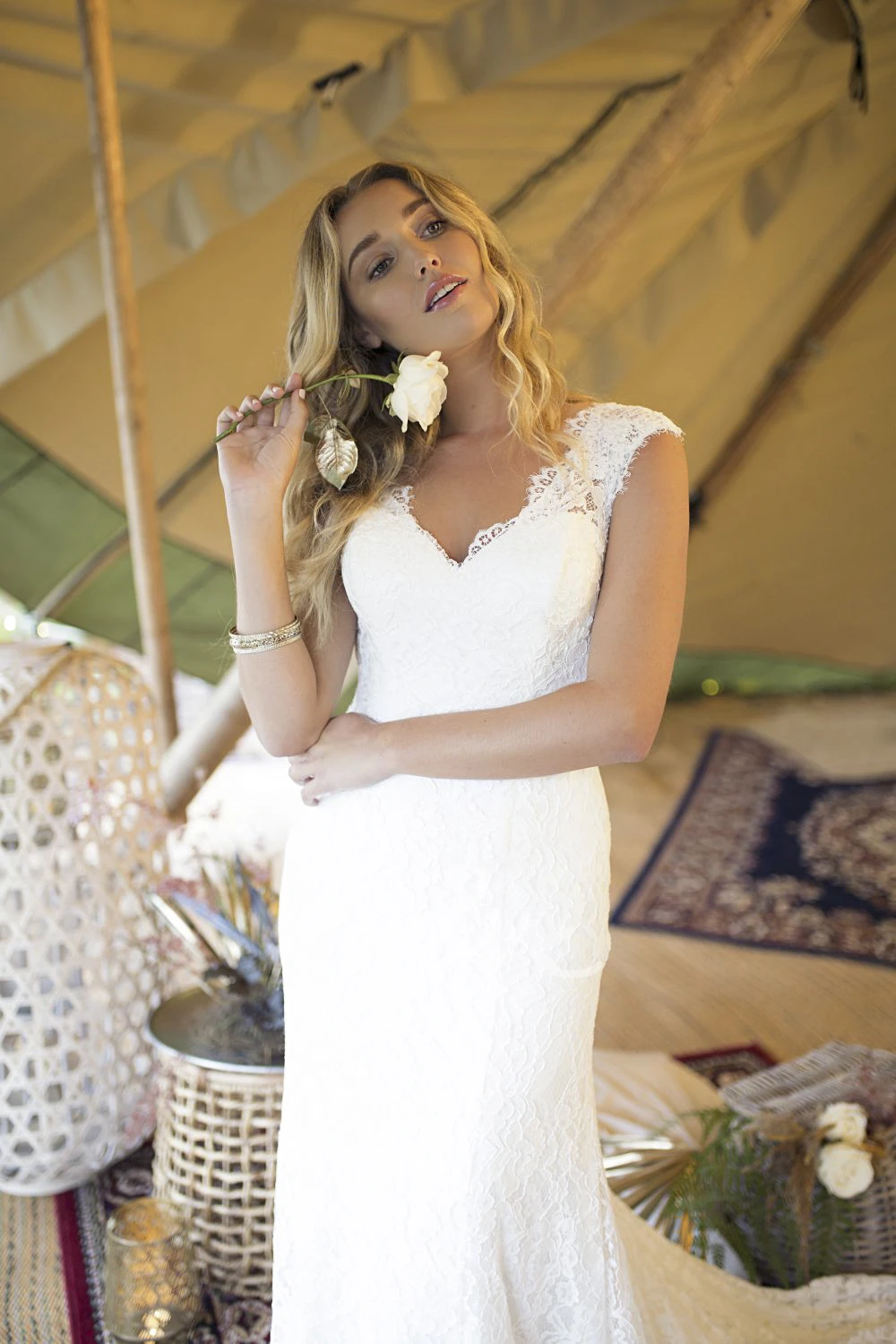 Elegant Lace Cap Sleeve Bridal Gown with V-neck and Keyhole Boho Wedding Dress