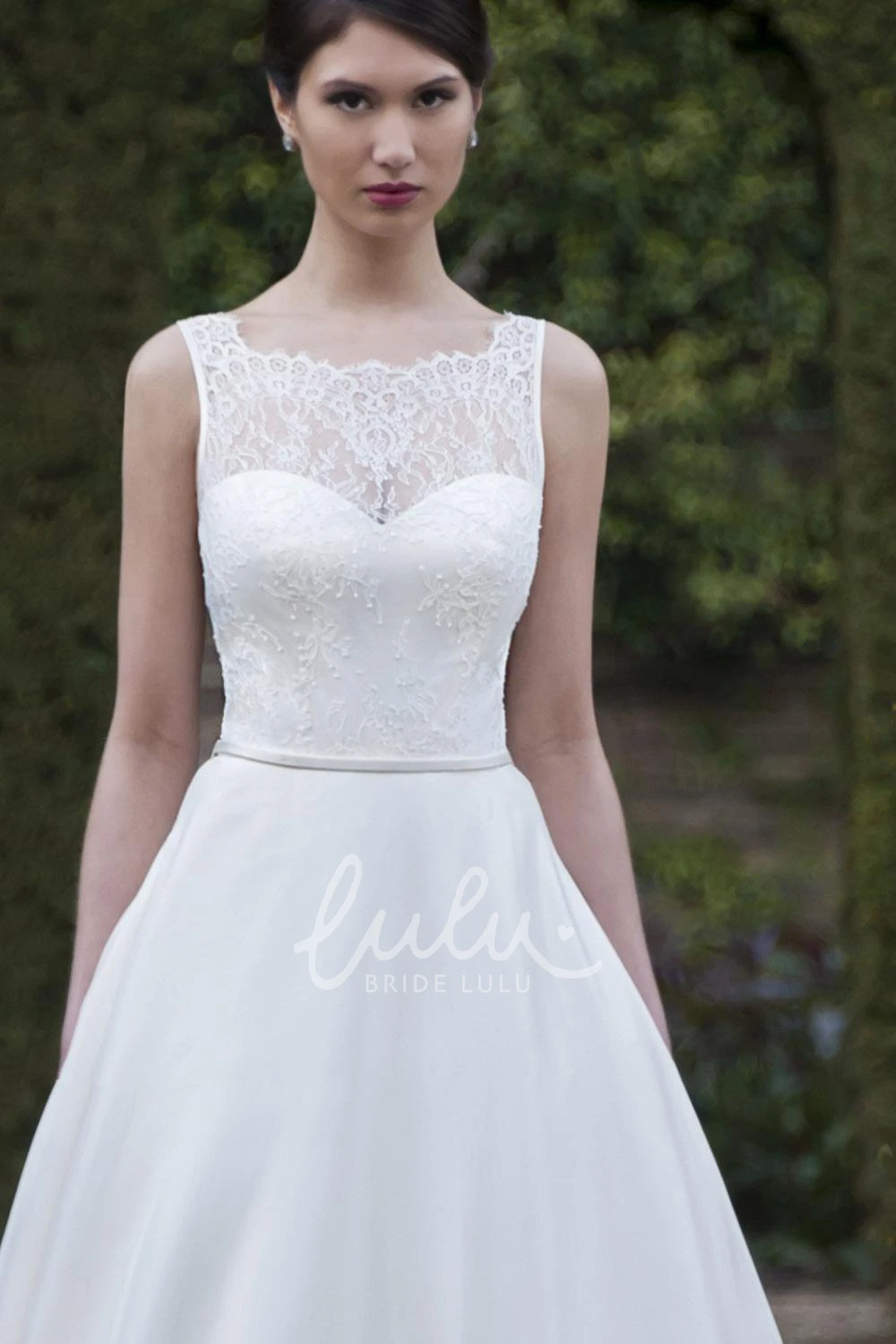 Chiffon A-Line Wedding Dress with Appliques Sleeveless Square-Neck Flowy Wedding Dress
