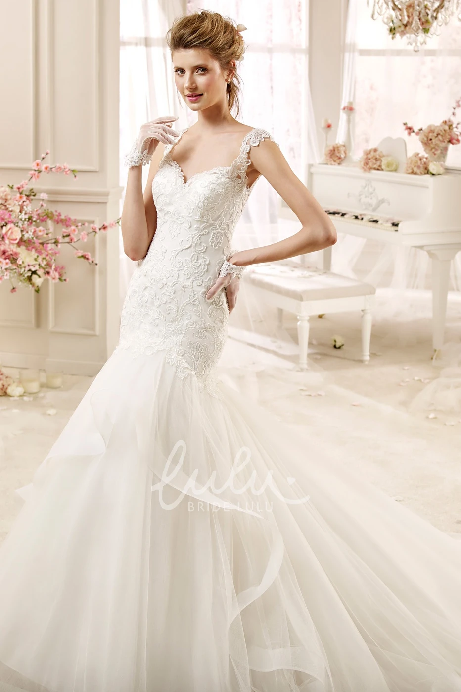 Mermaid Illusive Back Wedding Dress with Sweetheart Neckline and Applique Straps