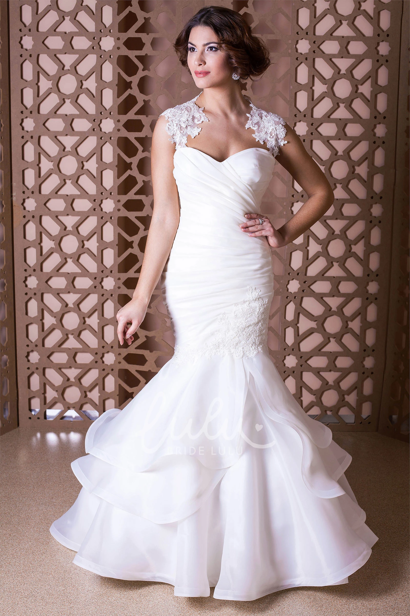 Mermaid Organza Wedding Dress with Appliques and Cap-Sleeves