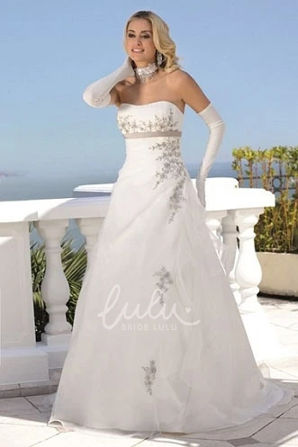 Maxi Strapless Tulle Wedding Dress with Appliques and Brush Train