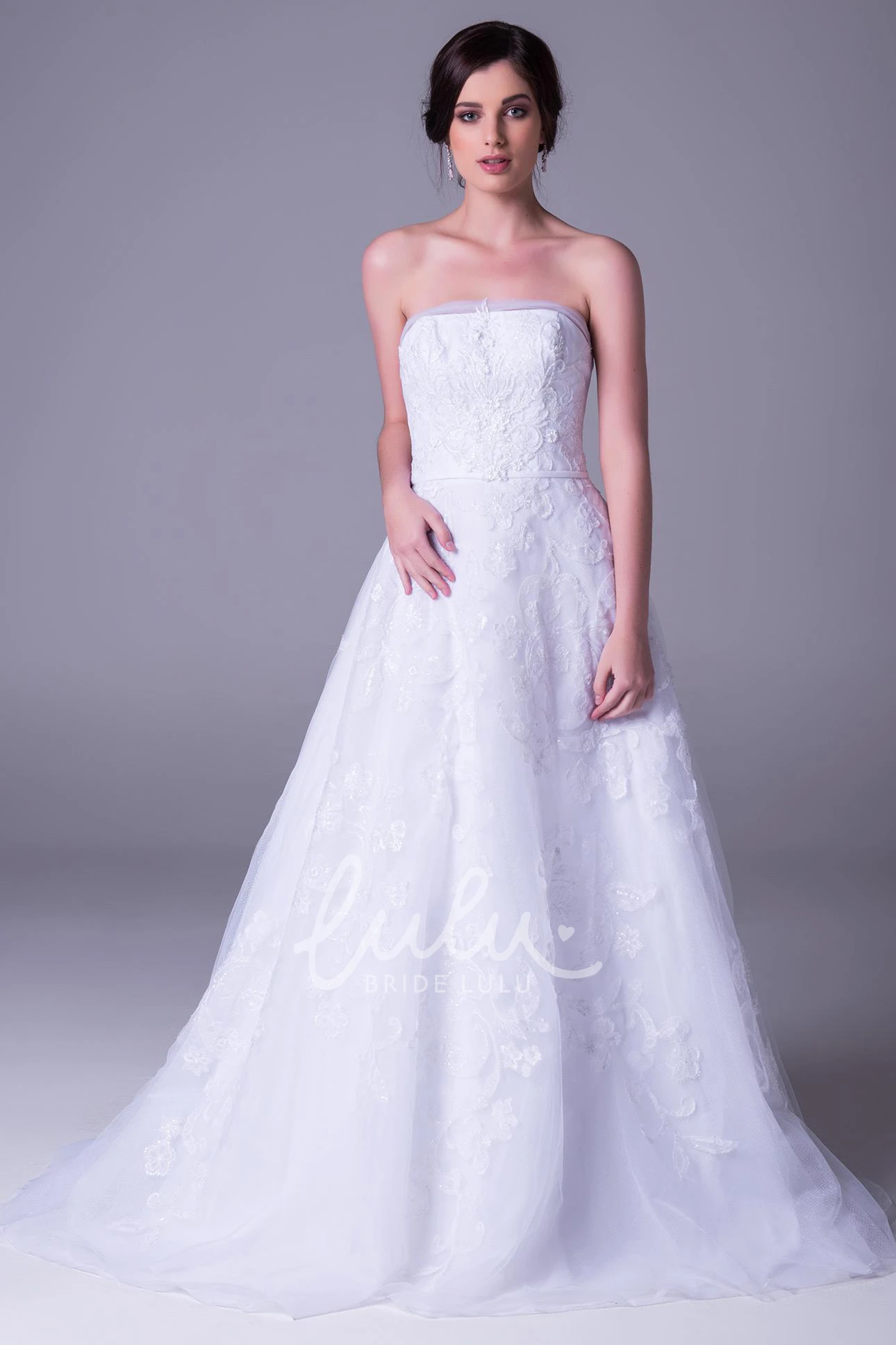 Strapless A-Line Tulle Wedding Dress with Appliques and Floor-Length