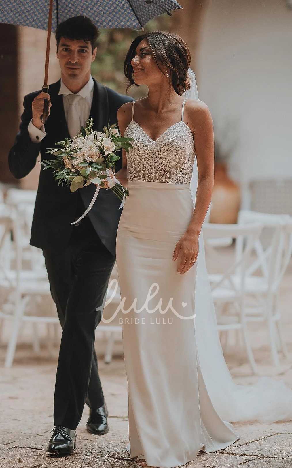 Simple Elegant Spaghetti Straps Sheath Sweetheart Wedding Dress Floral Modern Chiffon Sleeveless Gown with Open Back