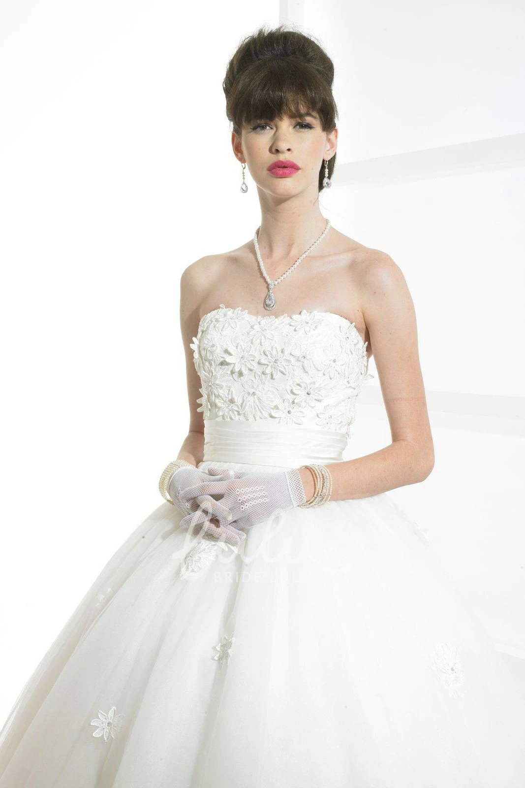 Appliqued Strapless Tulle A-Line Wedding Dress Tea-Length