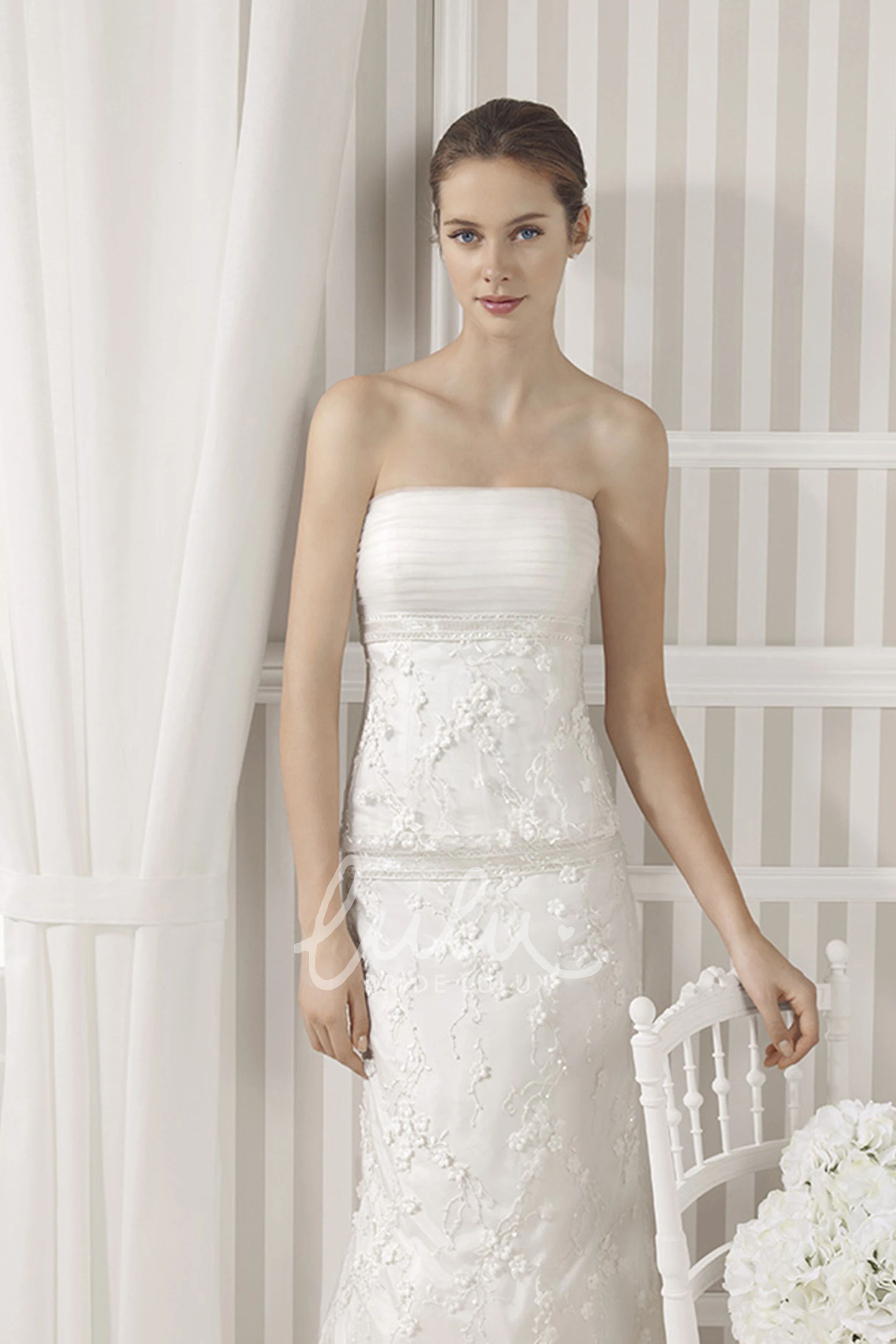Strapless Ruched Sheath Wedding Dress with Flower and Floor-Length Classic Bridal Gown