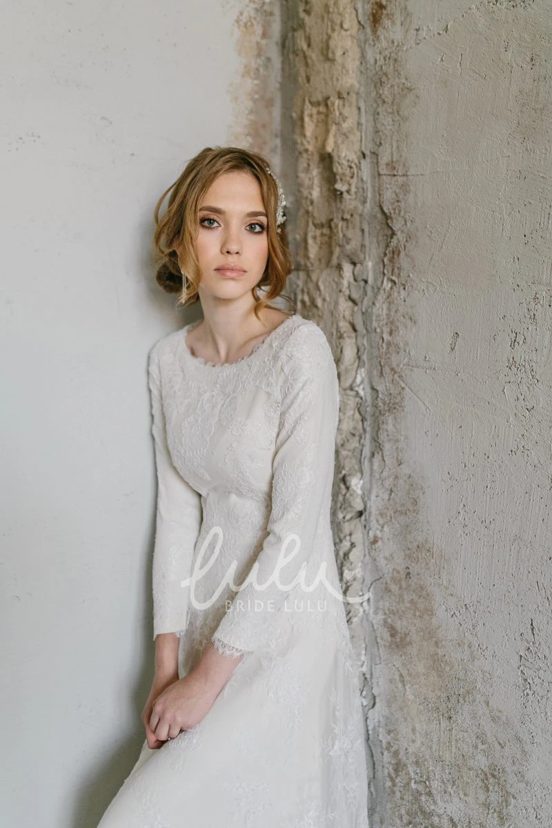 Lace Scoop-neck 3/4 Sleeve Wedding Dress with Applique for Modern Brides