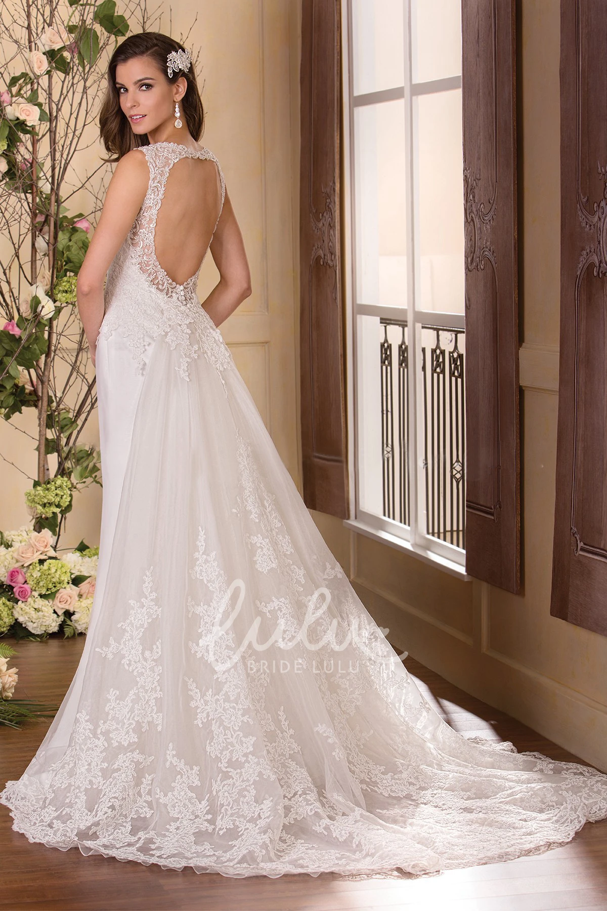 Long Sleeveless Wedding Dress with Keyhole Back and Appliques