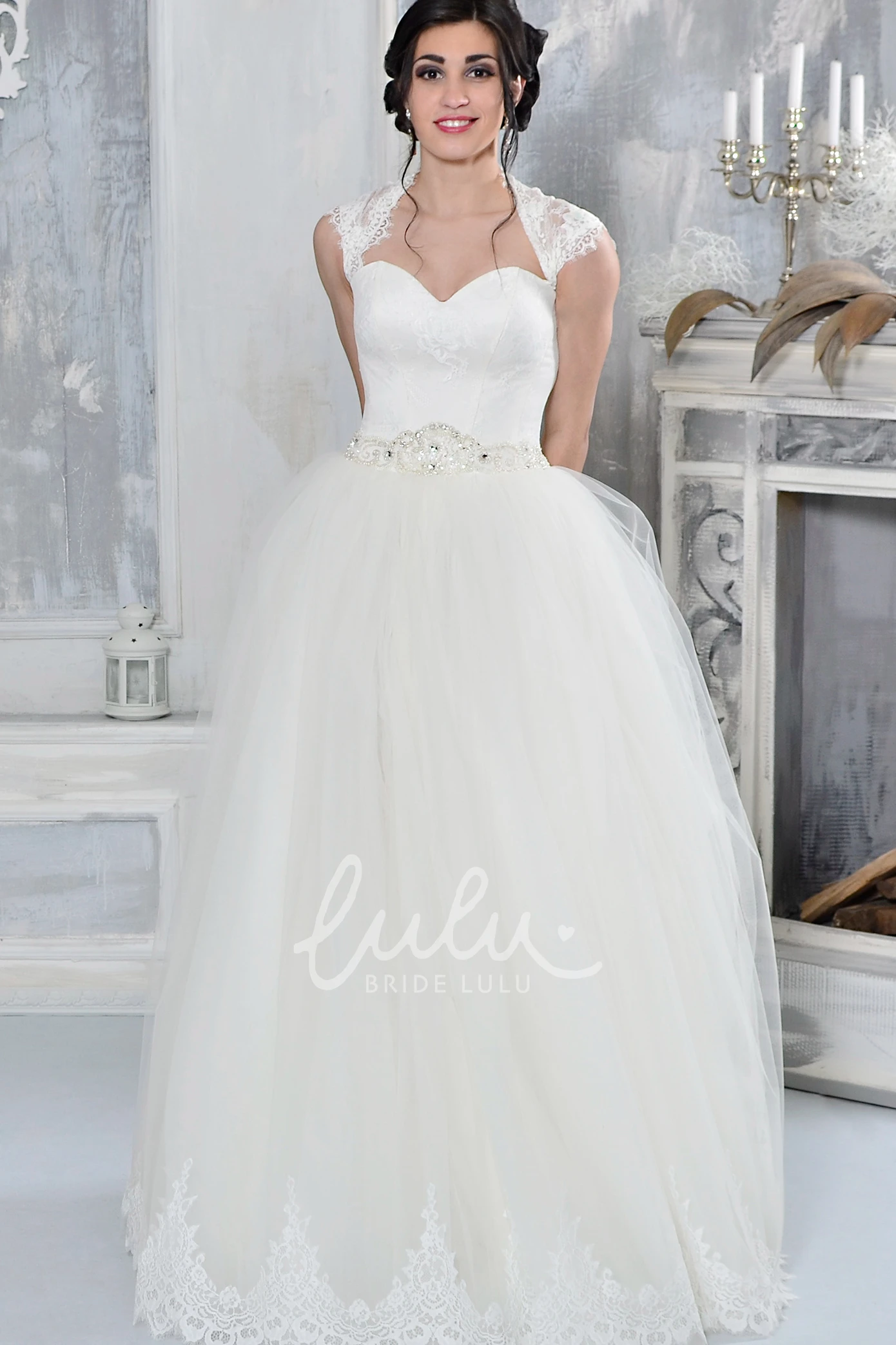 Queen-Anne Appliqued Tulle Wedding Dress with Waist Jewelry A-Line Maxi