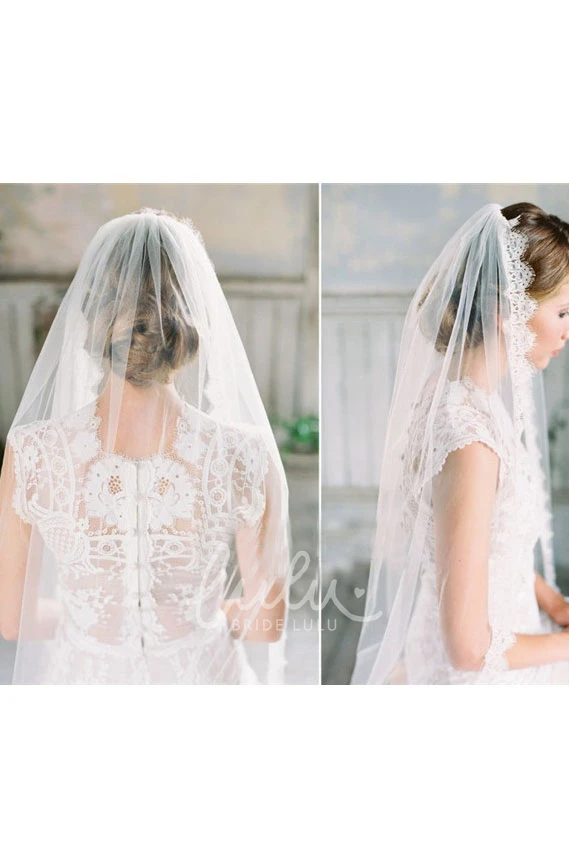 Beautiful Lace Edge Wedding Veil with Single Layer Wedding Dress