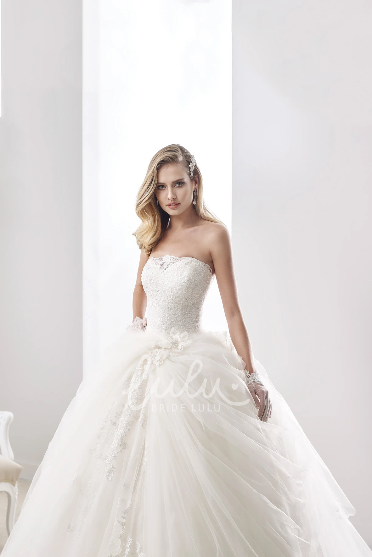 Appliques Bodice A-line Wedding Dress with Strapless Ruching and Open Back Chic Bridal Gown
