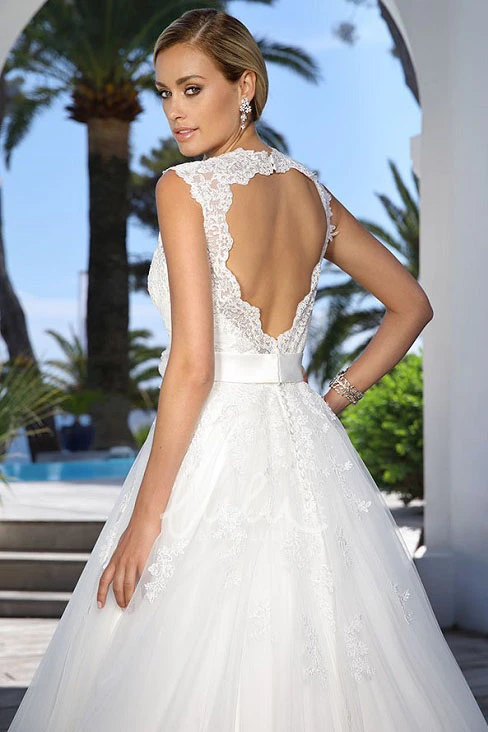 Queen Anne Tulle Wedding Dress with Appliques and Keyhole