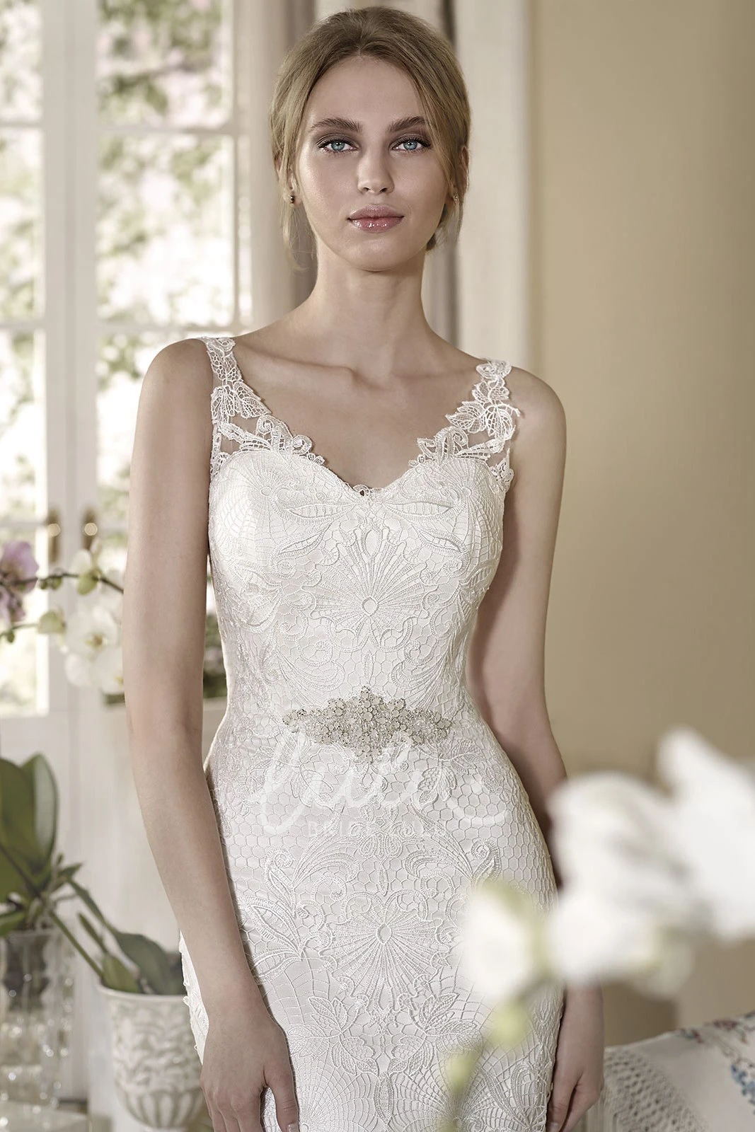 Sleeveless V-Neck Lace Wedding Dress with Appliques and Waist Jewelry