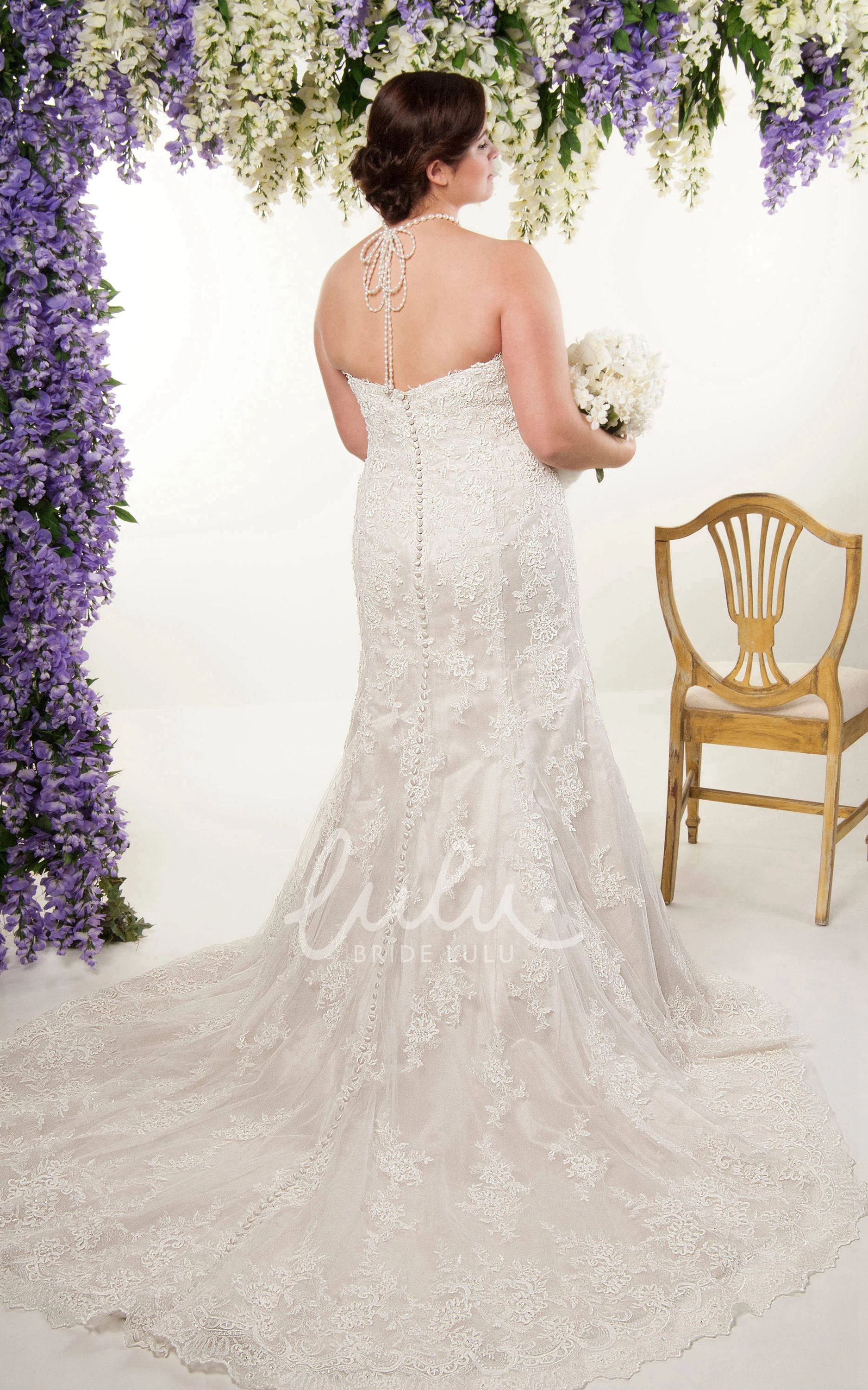 Lace Sheath Wedding Dress with Sweetheart Neckline and Chapel Train