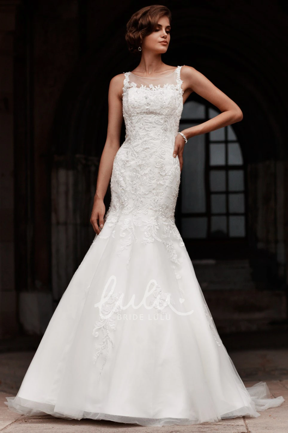 Sleeveless Trumpet Scoop-Neck Lace&Satin Wedding Dress with Appliques Classy Wedding Dress