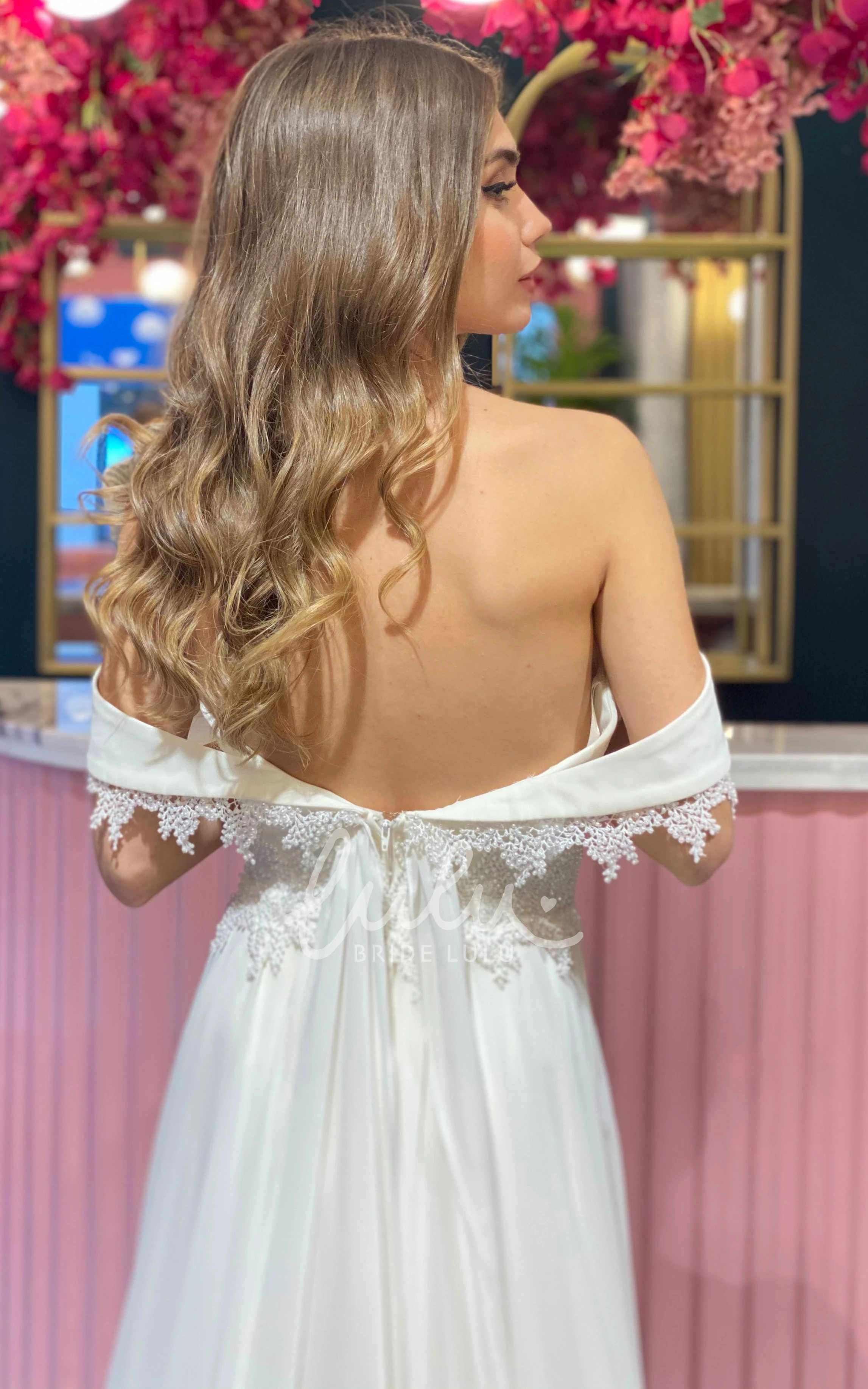 Luxury Chiffon Sleeveless Sheath Wedding Dress with Appliques and Split Front