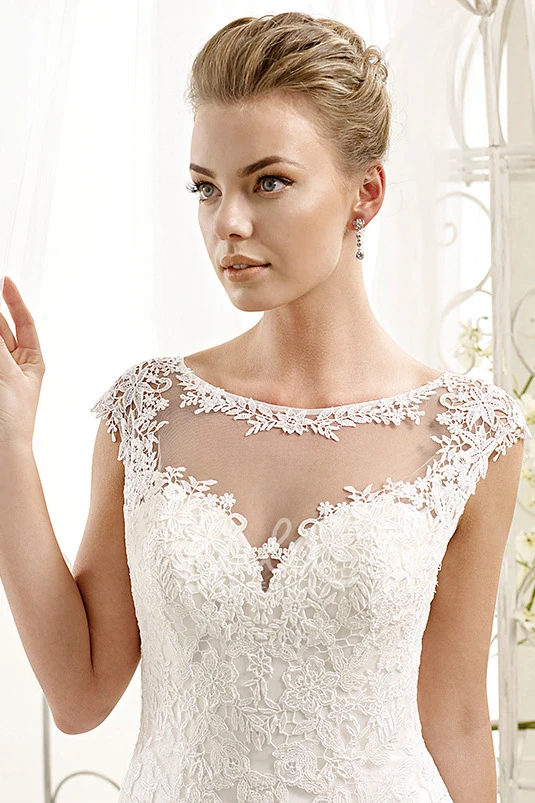 Cap-Sleeve Lace Trumpet Wedding Dress Floor-Length Scoop-Neck