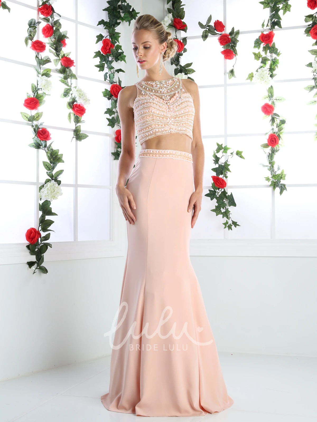 Illusion Sheath Dress with Beading Modern Jewel-Neck Prom Dress