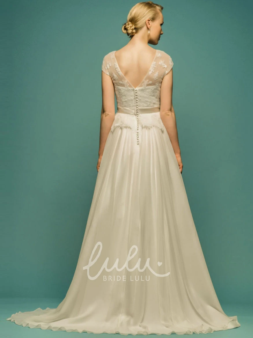 Appliqued Tulle Scoop-Neck Short-Sleeve Wedding Dress with Bow