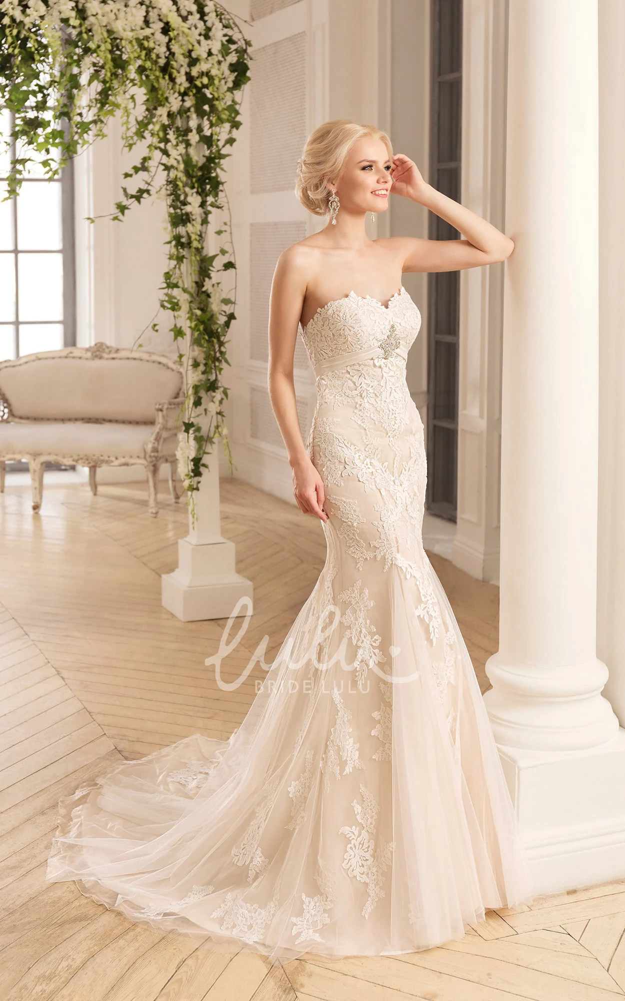 Long Mermaid Lace Wedding Dress with Sweetheart Neckline and Backless Design