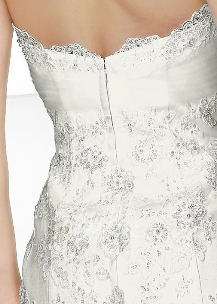 Lace and Tulle Trumpet Wedding Dress with Appliques and Strapless Neckline