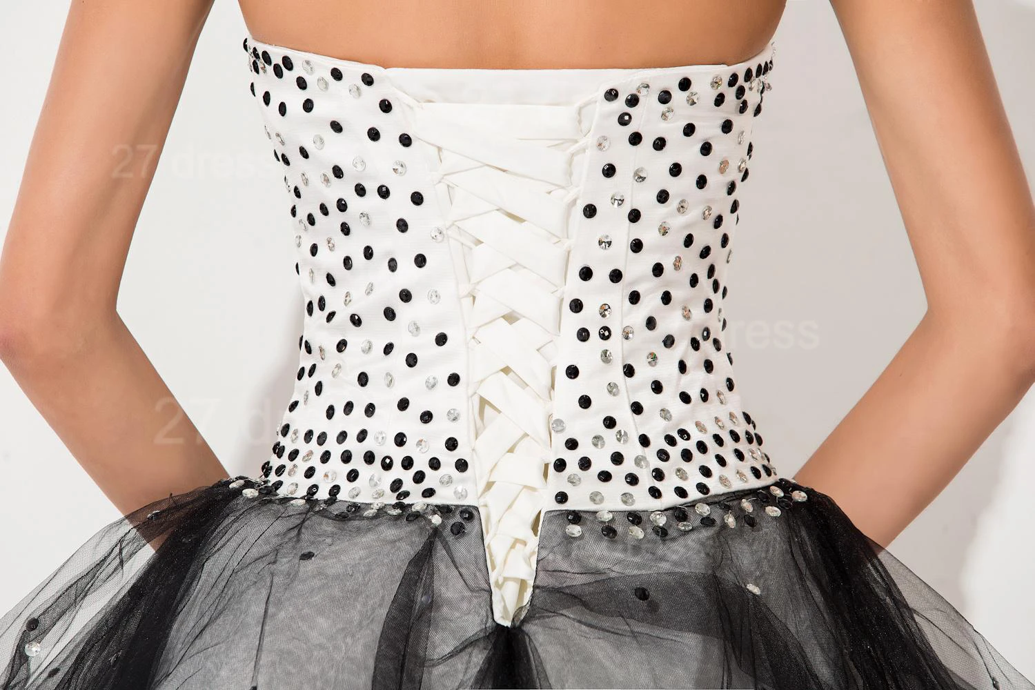 Black and White Glamorous Short Polka Dots Tulle Mini Sweetheart Sleeveless Homecoming Dress With Beadings