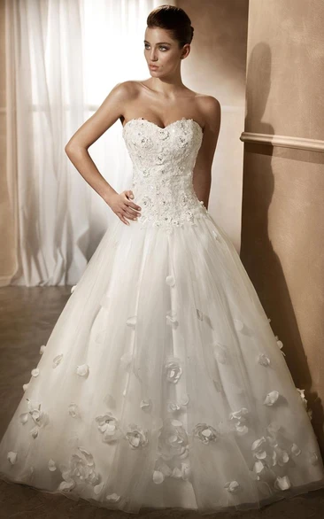 Sweetheart Tulle Wedding Dress with Appliques and Flower Ball Gown Style